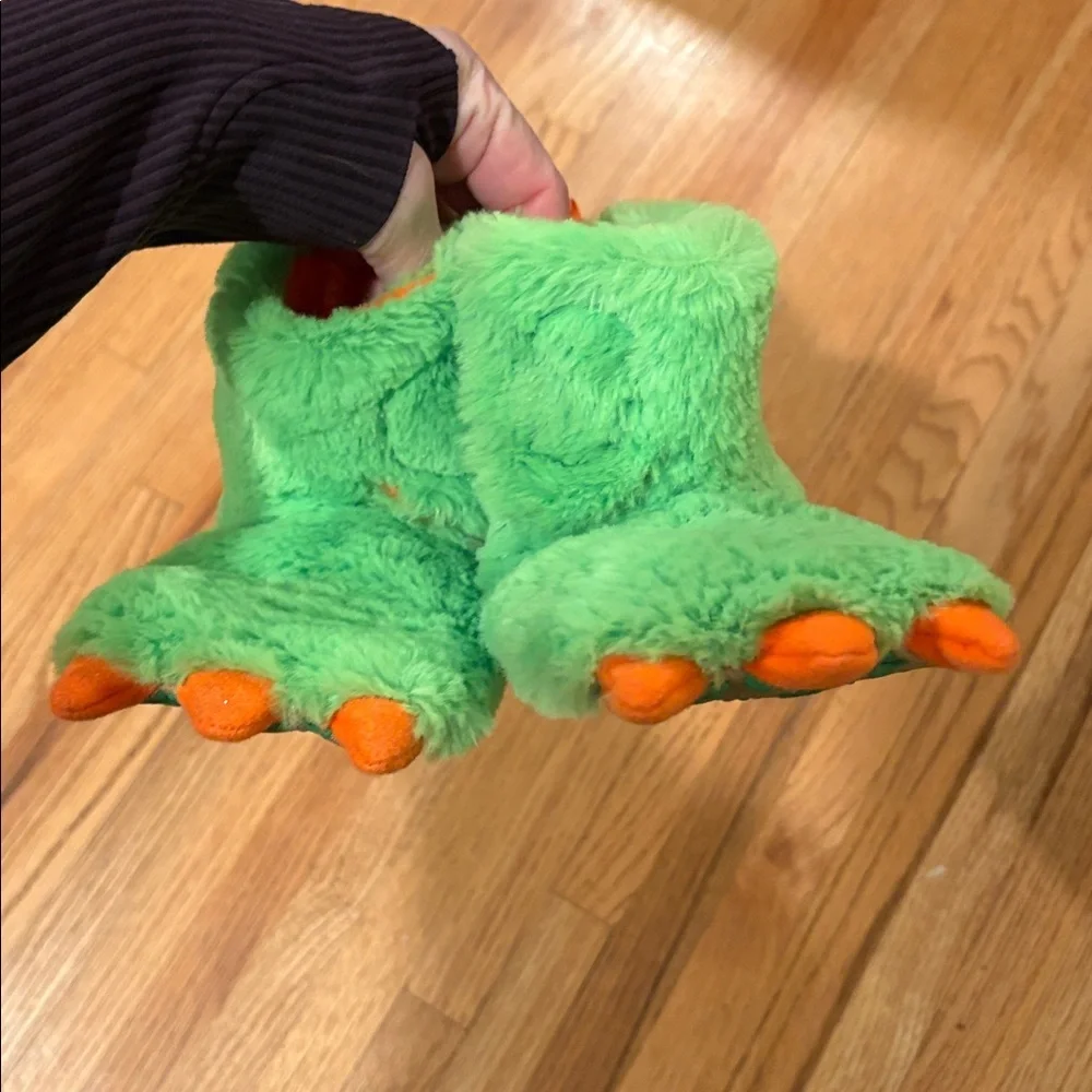Wonder Nation 7-8 Green Monster Paw Slippers